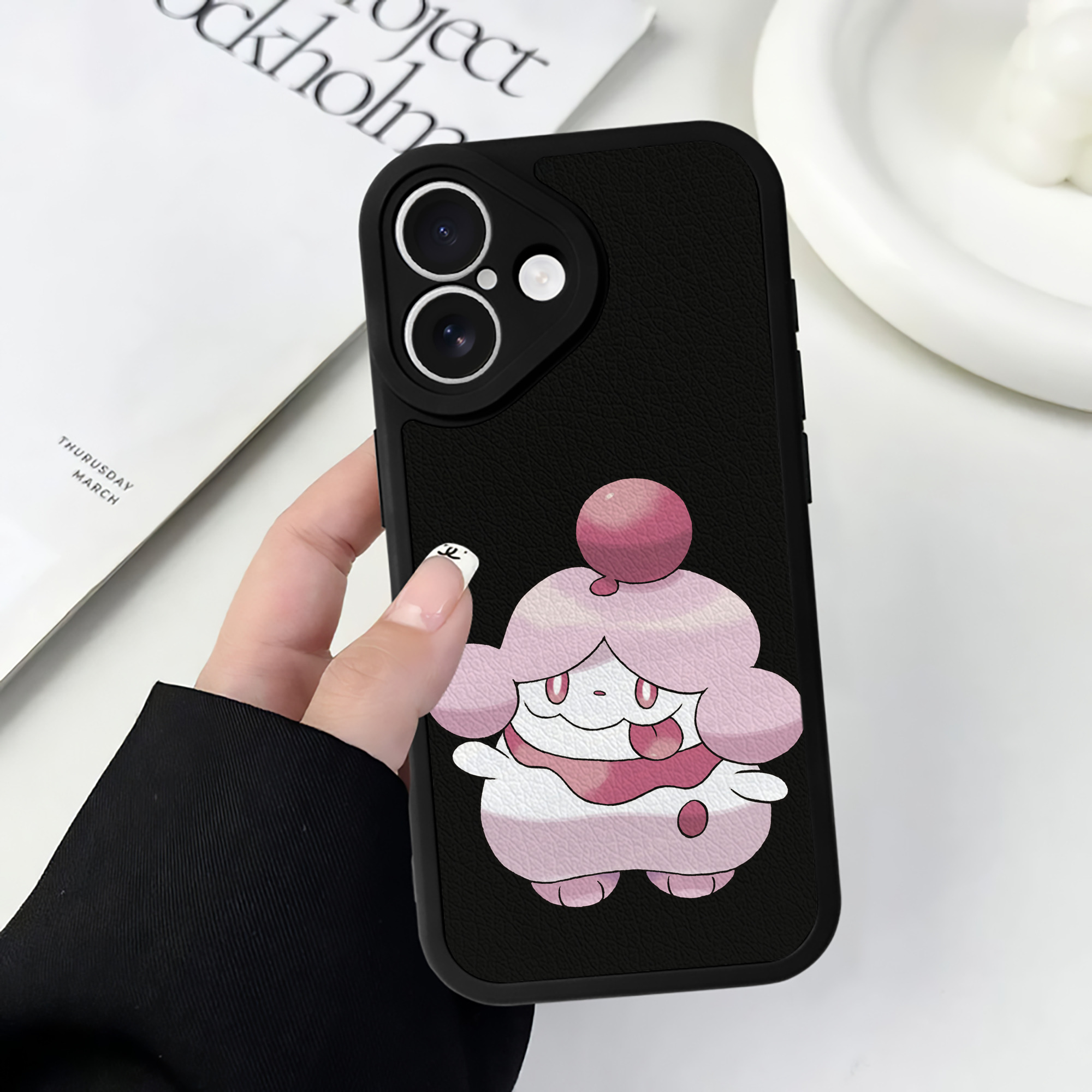 （画像用） ポケットモンスター Pokémon 【iPhone 16シリーズ対応】シリコンスマホケース（レザー調） 材質：シリコン